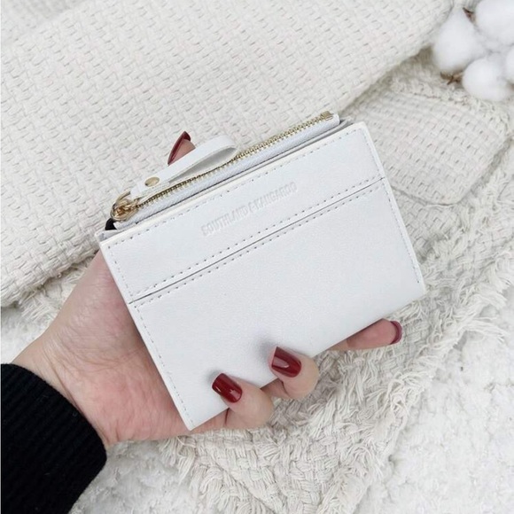 Handbags - ⚠️Clearance White Fold-over Wallet / Cardholder